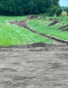 Alter Sportplatz Bild Baubeginn.JPG Leider haben wir keinen Alternativtext zu diesem Bild, aber wir arbeiten daran.